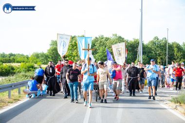 Otvori galeriju citluk-procesija-medugorje-10.jpg