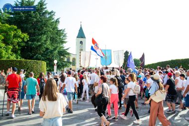Otvori galeriju citluk-procesija-medugorje-4.jpg