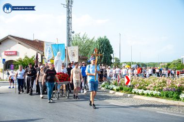 Otvori galeriju citluk-procesija-medugorje-5.jpg
