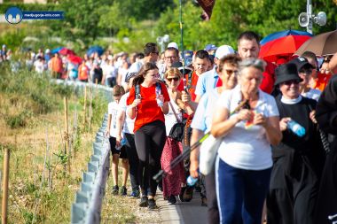 Otvori galeriju citluk-procesija-medugorje-7.jpg