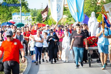 Otvori galeriju citluk-procesija-medugorje-9.jpg
