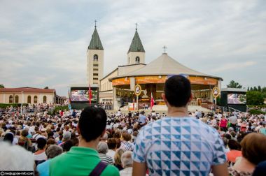 Otvori galeriju obljetnica-gospinih-ukazanja_10.jpg