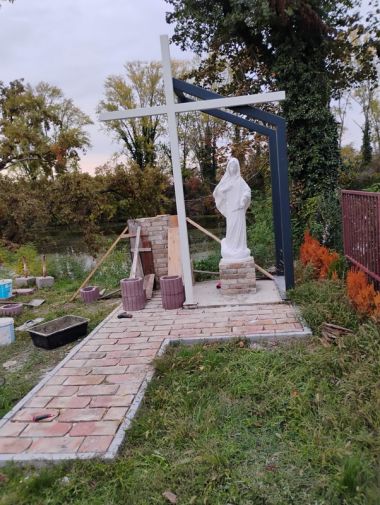 Otvori galeriju vinkovci-gospin-kip_1.jpg