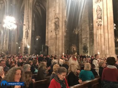 Otvori galeriju vecer-molitve-za-mir-u-becu_08.jpg