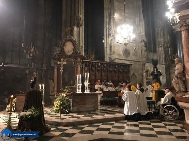 Otvori galeriju vecer-molitve-za-mir-u-becu_10.jpg