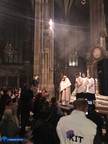 Otvori galeriju vecer-molitve-za-mir-u-becu_12.jpg