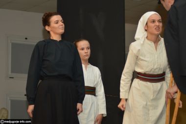 Otvori galeriju Kazalisna-predstava-uciteljice_13.JPG