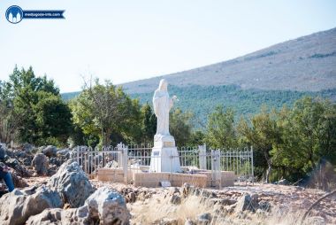 Otvori galeriju medjugorje-live-molitve-devetnice-na-brdu-ukazanja_01.jpg