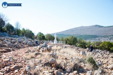 Otvori galeriju medjugorje-live-molitve-devetnice-na-brdu-ukazanja_03.jpg