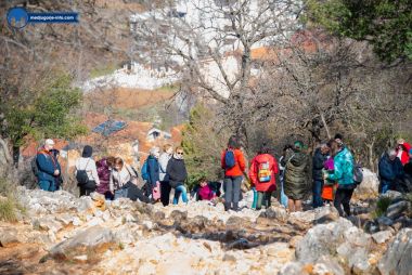 Otvori galeriju medjugorje-live-molitve-devetnice-na-brdu-ukazanja_14.jpg