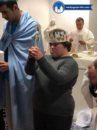 Otvori galeriju zajednica-vjera-i-svjetlo_5.jpg