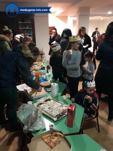 Otvori galeriju zajednica-vjera-i-svjetlo_7.jpg