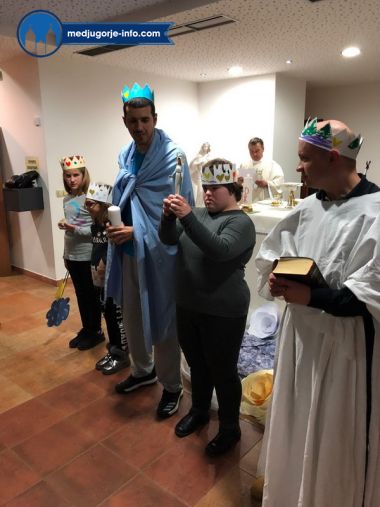 Otvori galeriju zajednica-vjera-i-svjetlo_8.jpg