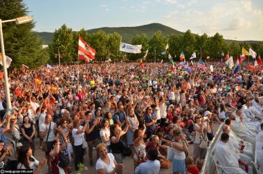 Otvori galeriju 27-mladifest-medugorje_08.JPG