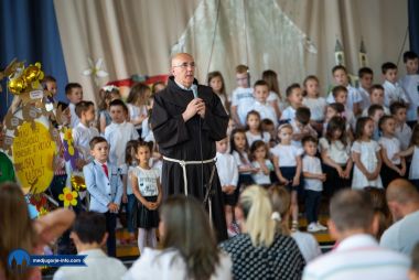 Otvori galeriju majcin-dan-vrtic-2022_02.jpg