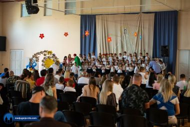 Otvori galeriju majcin-dan-vrtic-2022_09.jpg