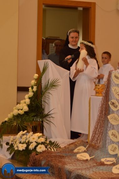 prva-sveta-pricest-u-medugorju_16.jpg