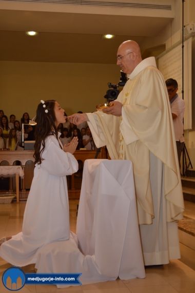 prva-sveta-pricest-u-medugorju_23.jpg