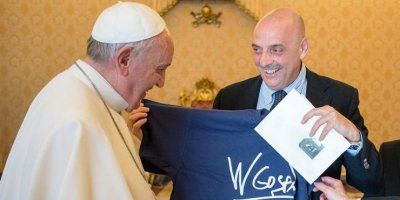 PAOLO BROSIO ABBRACCIA PAPA FRANCESCO IN UDIENZA PRIVATA IN VATICANO