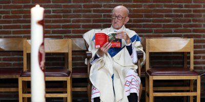 Najstariji svećenik na svijetu ima 105 godina i još je aktualni župnik
