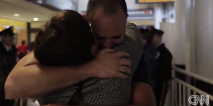 Nakon što je 40 godina vjerovala da je mrtav, majka zagrlila svojeg sina