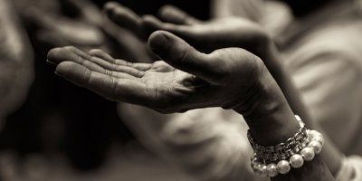 Kako se treba ponašati kada se moli Očenaš na svetoj misi?