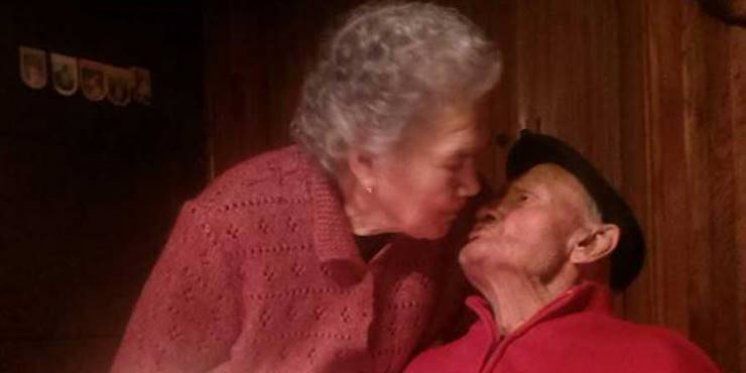 Dirljiva priča o Mariji i Frani iz Trogira koji su u braku već 70 godina: Odma san je ženija da mi je ko ne otme. Pogledajte kako je lipa i danas, a tek kad je bila mlada!