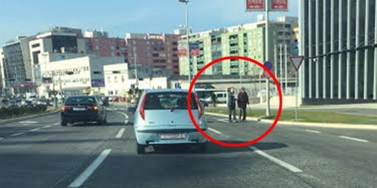 Svaka čast! U Splitu, starac sa štapom krenuo u opasnu avanturu preko ceste s četiri trake, a onda se pojavio on i zaustavio promet...