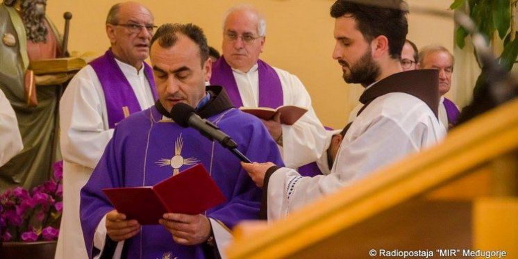 Indirizzo di saluto rivolto da fra Marinko Šakota, parroco di Medjugorje, all’Arcivescovo Henryk Hoser, nel corso della Santa Messa serale del 1° aprile 2017 a Medjugorje