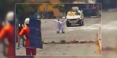 Herojski čin u Venezueli: Svećenici zaustavili tenkove i spriječili moguću tragediju