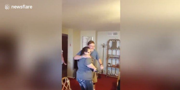 (VIDEO) Nakon 49 godina razdvojenosti, sin susreće svoju majku
