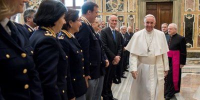 Papa Franjo policajcima: Važno je rabiti snagu koja se nikada neće pretvoriti u nasilje