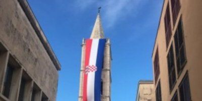 Najveći hrvatski barjak vijori sa zvonika sv. Stošije u Zadru