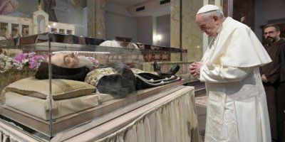 Papa: Nemojmo se samo diviti svetom Piju, već ga nasljedujmo