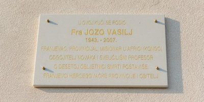 Spomen ploča za fra Jozu Vasilja