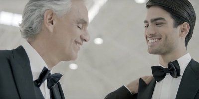 OČARAVAJUĆE Pogledajte dirljiv duet Andree Bocellija i njegova sina
