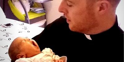 Sjemeništarac pomogao spasiti bebu na bdjenju kampanje 40 Dana za Život, a zatim ju je i upoznao