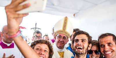 Papa zamolio mlade za oproštenje