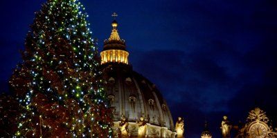 Božićno drvo i jaslice na Trgu svetoga Petra 7. prosinca