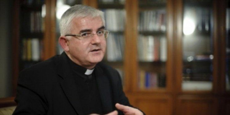 Biskup Uzinić o rezerviranim mjestima za političare u crkvama
