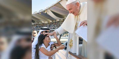 Probila se kroz stražare kako bi mu predala pismo, papa Franjo &#039;Ova hrabra djevojčica ima budućnost&#039; 