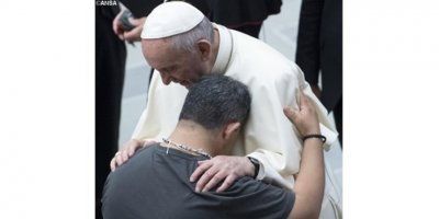 Papa Franjo: Svi trebamo liječiti druge i dopustiti da nas drugi liječe