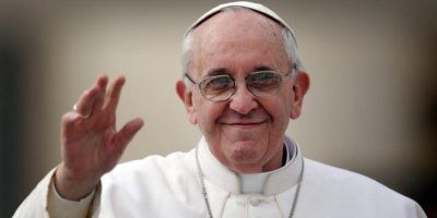 Papa: Pred Bogom nema šminke