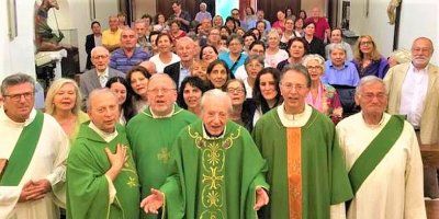 Svećenik - zaređen nakon što mu je žena umrla, slavi 100 godina sa 7. djece i 4. sina koji su svećenici