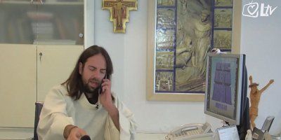 (VIDEO) Božanstvena komedija: Isuse, spoji me, molim te, sa svetim Antom!