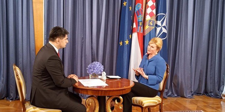 Predsjednica Grabar-Kitarović u intervju za HKR: &quot;Molim se obavezno ujutro i navečer prije spavanja. Idem na mise, molim krunicu&quot;