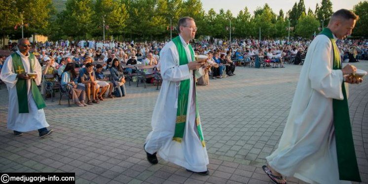 DEMANT ČLANKA GLORIA.TV: „Međugorje nije zabranilo pričest na ruku“!