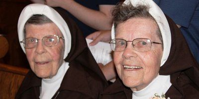Jednojajčane blizanke proslavile 70. godišnjicu kao sestre franjevke