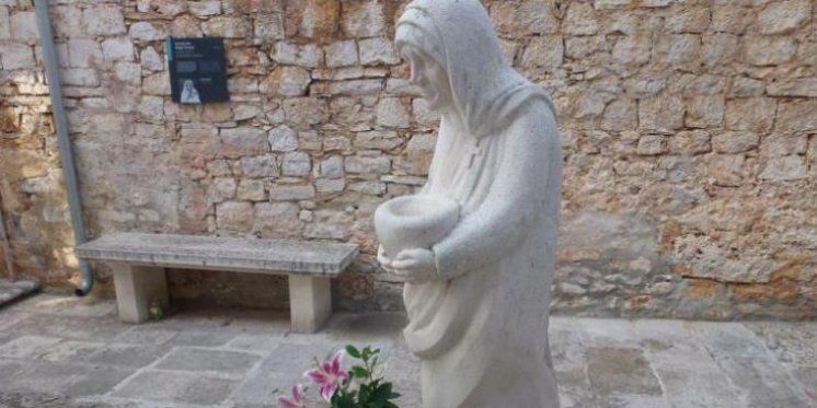 Prvi spomenik Majci Tereziji u svijetu podigli su Hrvati