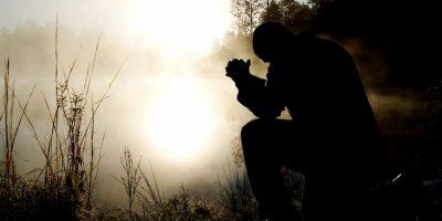 Kako riješiti problem lutanja misli za vrijeme molitve